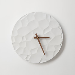 ODLITO Betonové nástěnné hodiny Měsíční kráter – bílá – 30 cm – hnědé ručičky