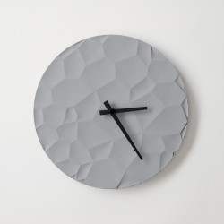 ODLITO Betonové nástěnné hodiny Měsíční kráter – šedá – 30 cm – černé ručičky